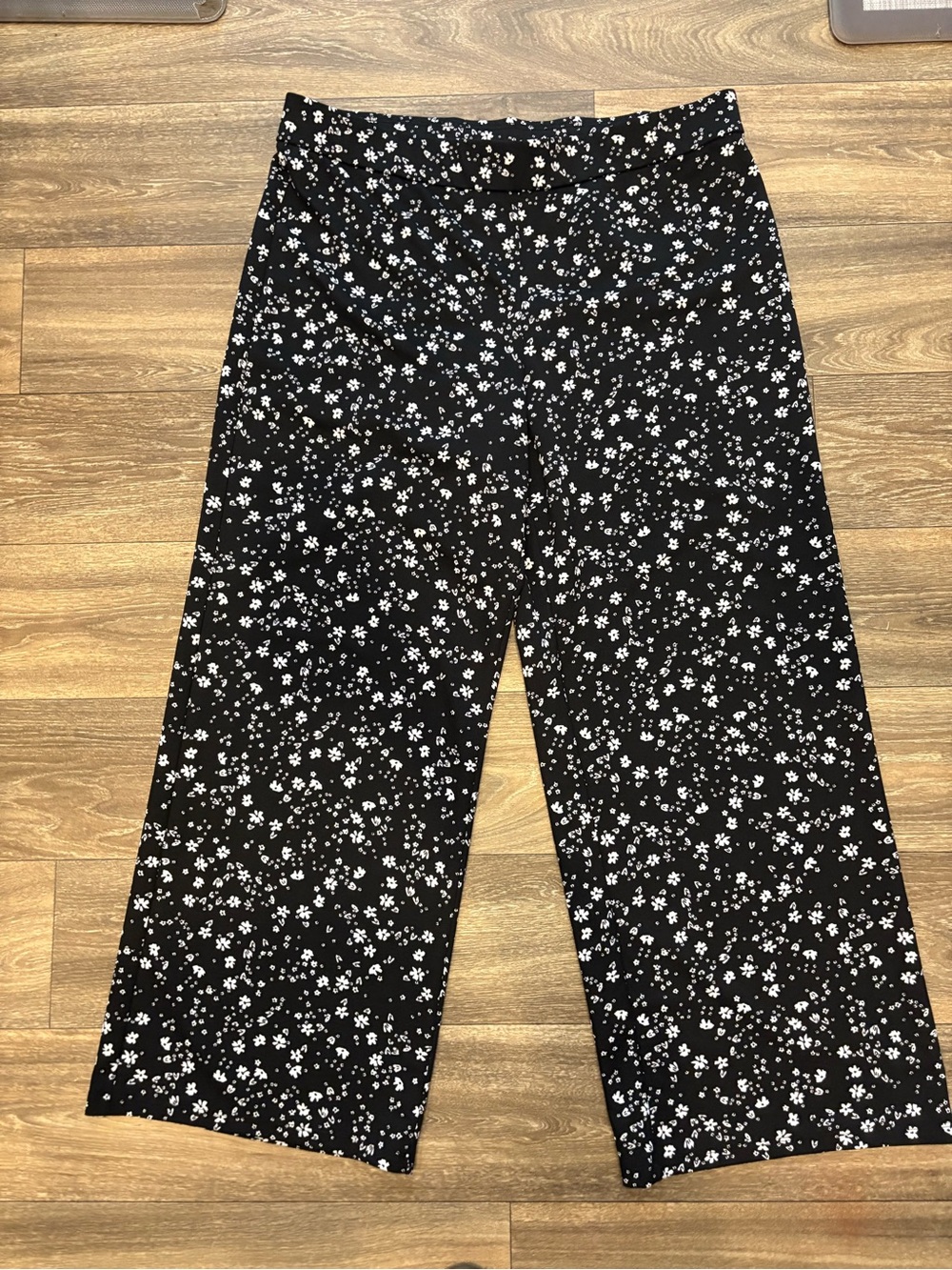 Isaac Mizrahi Black Floral Wide-Leg Pants